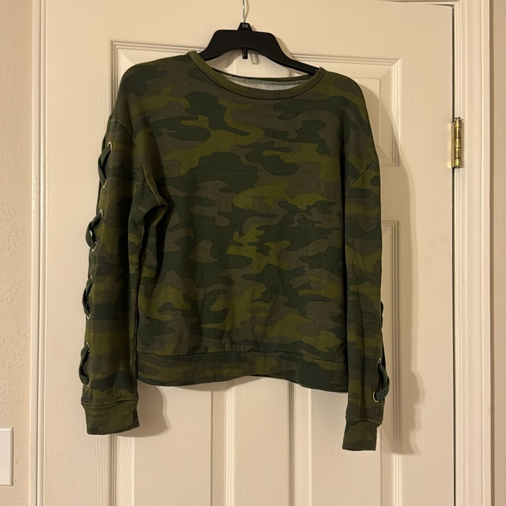 Womens long sleeve Camo Sweatshirt XS
